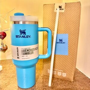 Stanley Flowstate Quencher H2.0 Tumbler 40oz Pool Blue